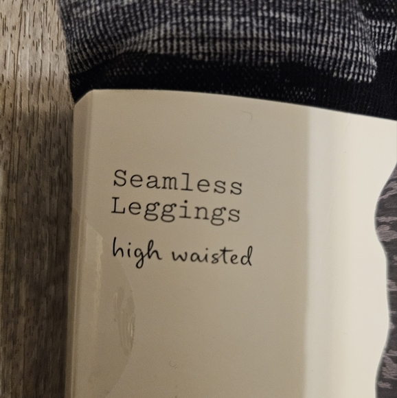 NEW A new day seamless leggings camo large XL black target high waisted - Picture 2 of 7